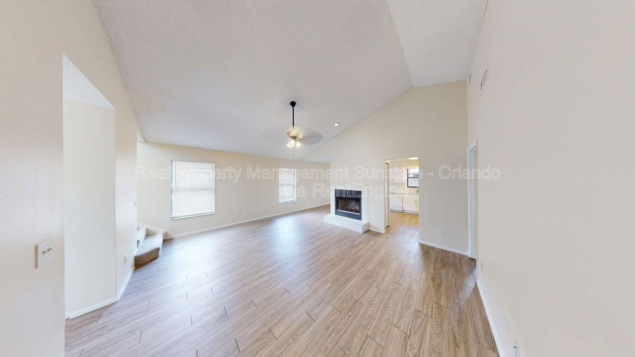 10025 Creekwater Blvd - Photo 7 of 27