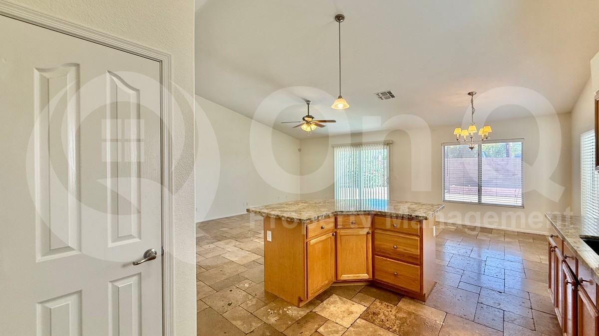 611 W Liberty Ln - Photo 4 of 18
