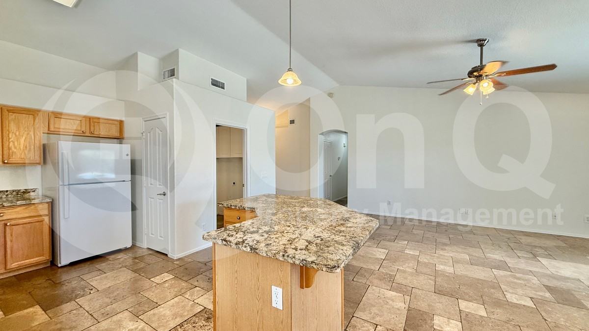 611 W Liberty Ln - Photo 6 of 18