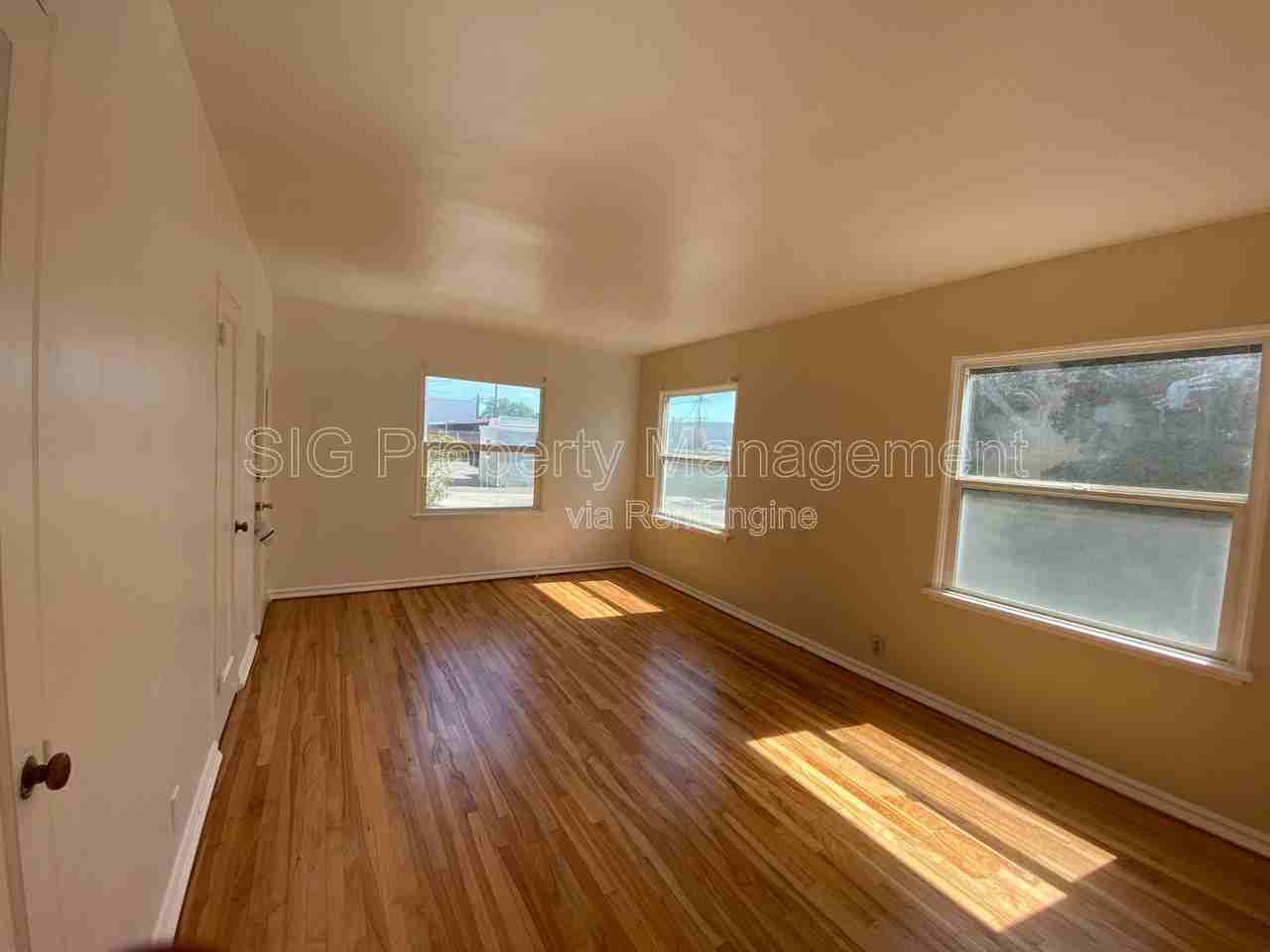 228 E Maple St #D - Photo 2 of 14