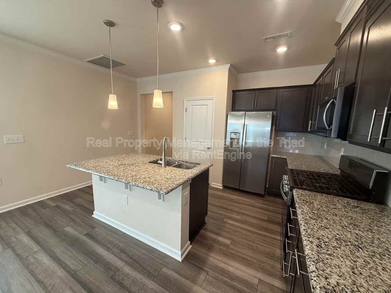 886 Falls Grove Trl - Photo 3 of 23