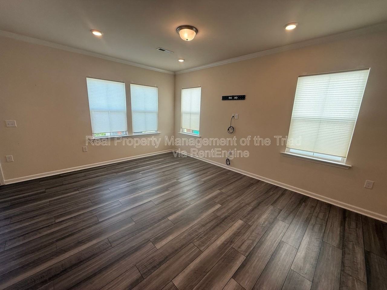 886 Falls Grove Trl - Photo 4 of 23