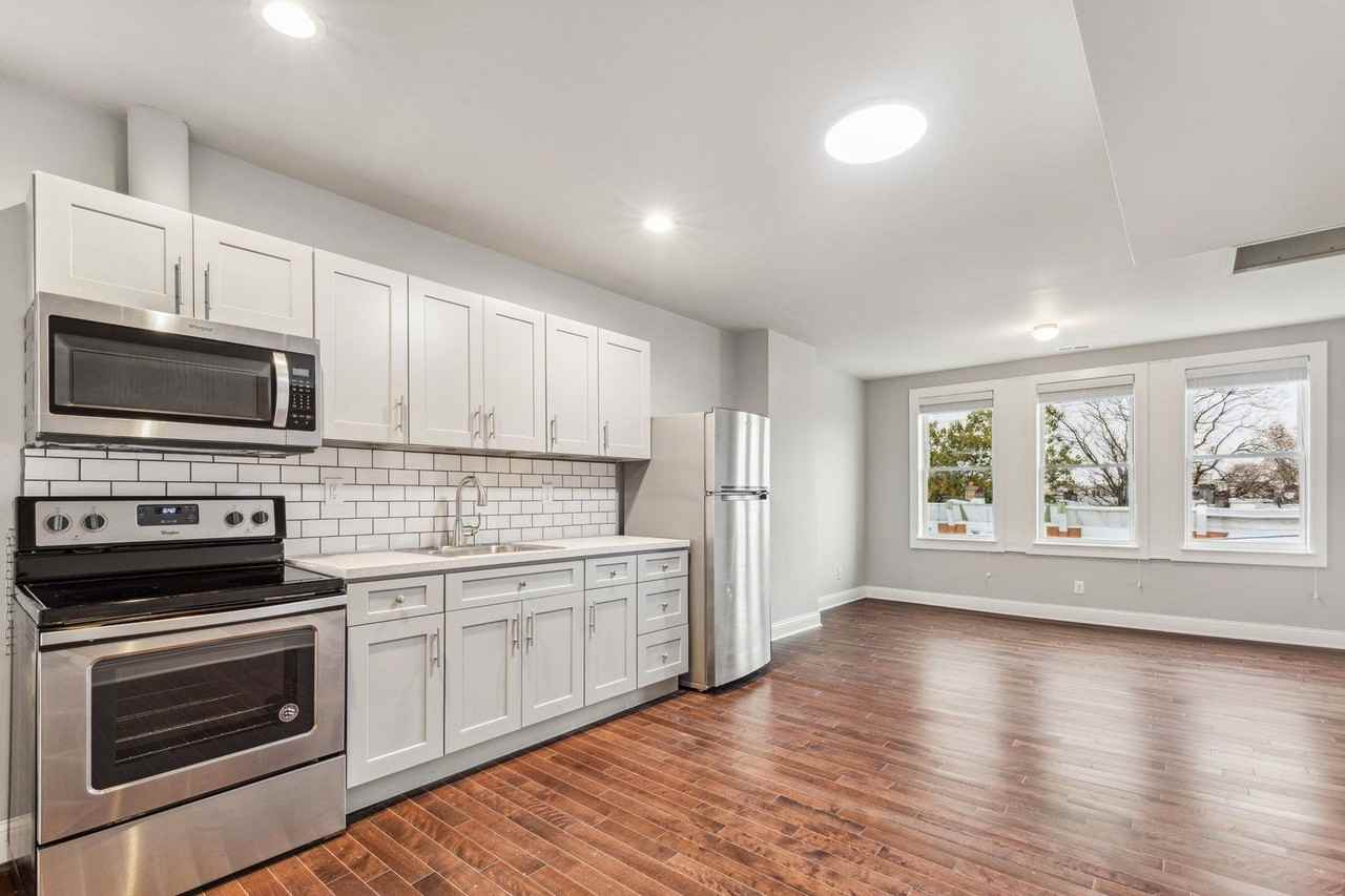 2928 W Oxford St #3 - Photo 3 of 22