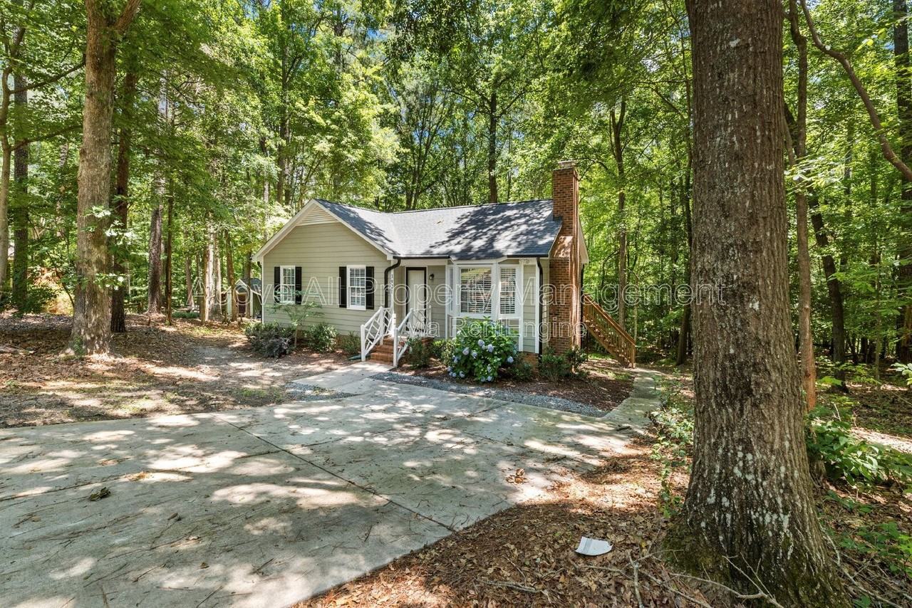 3921 Bamburgh Ln - Photo 4 of 32
