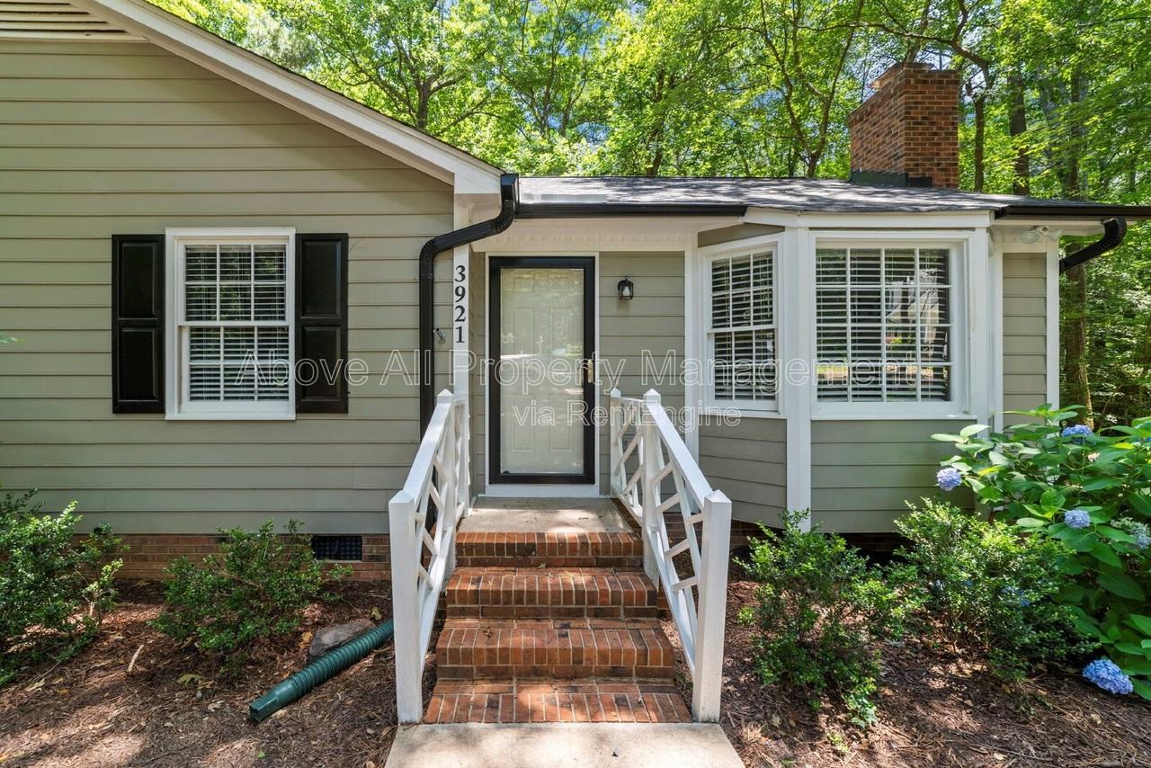 3921 Bamburgh Ln - Photo 6 of 32
