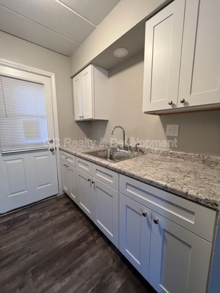 324 Wilson Ave #324C - Photo 6 of 14