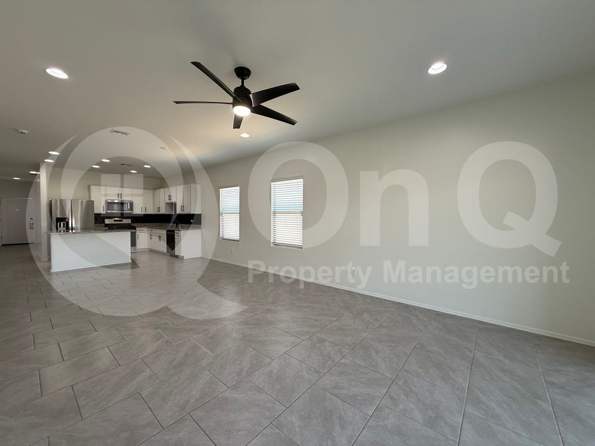 12442 W Lilliston Way - Photo 4 of 35