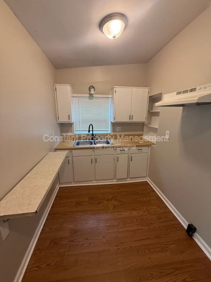 407 Atlanta St #B - Photo 2 of 6