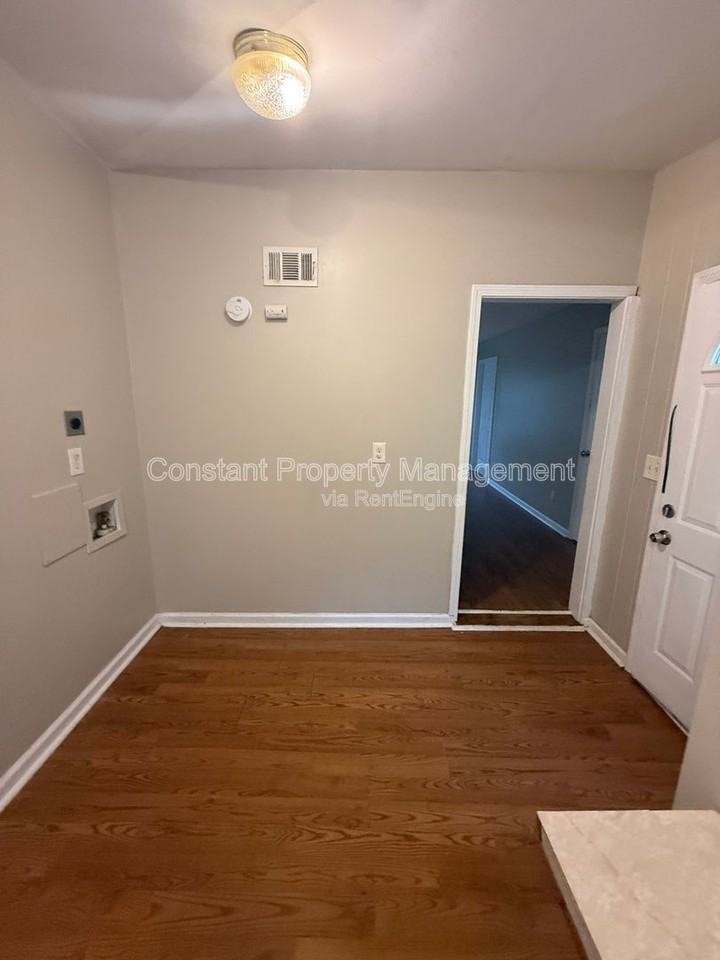 407 Atlanta St #B - Photo 4 of 6
