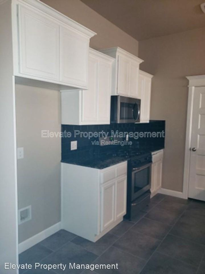 2214 Kintyre Rd - Photo 2 of 18