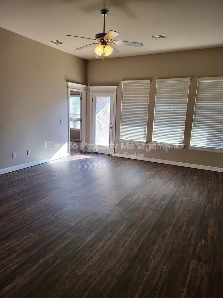 2214 Kintyre Rd - Photo 5 of 18