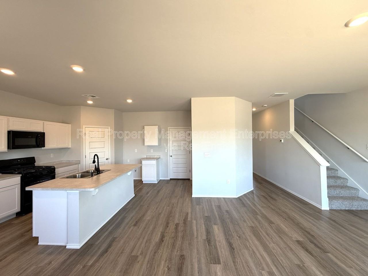 9521 Stallion Dr - Photo 5 of 16