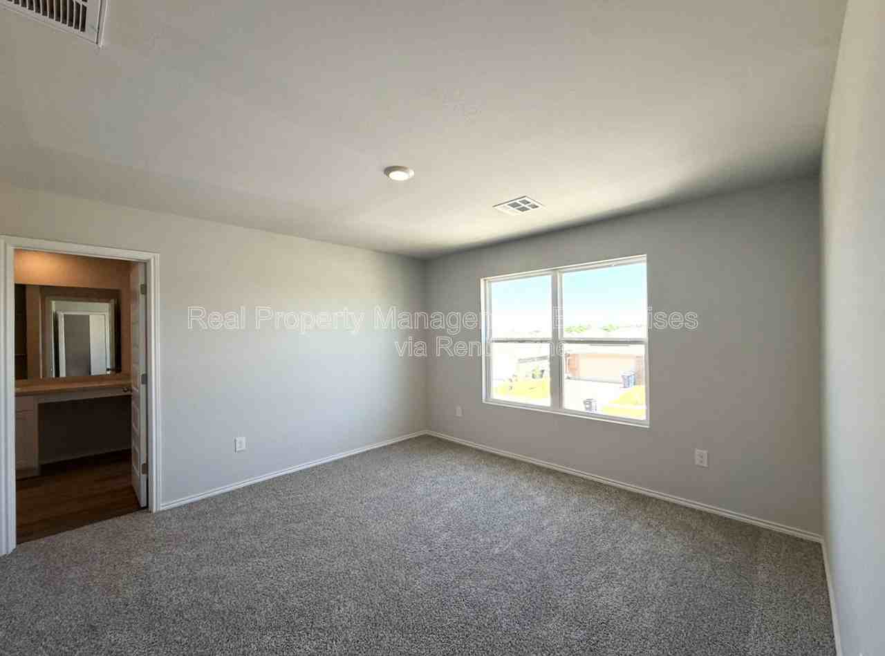 9521 Stallion Dr - Photo 6 of 16