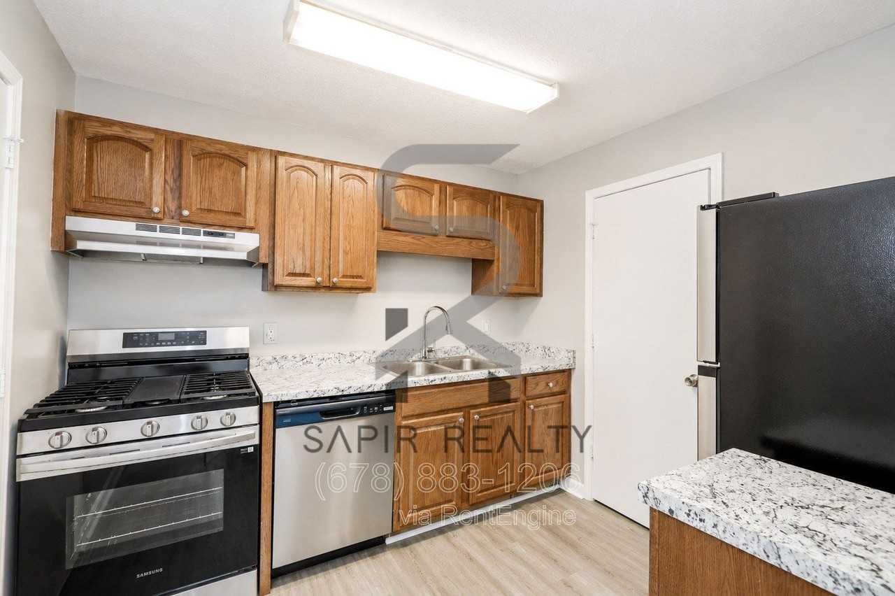 2719 Greystone Ct - Photo 6 of 15