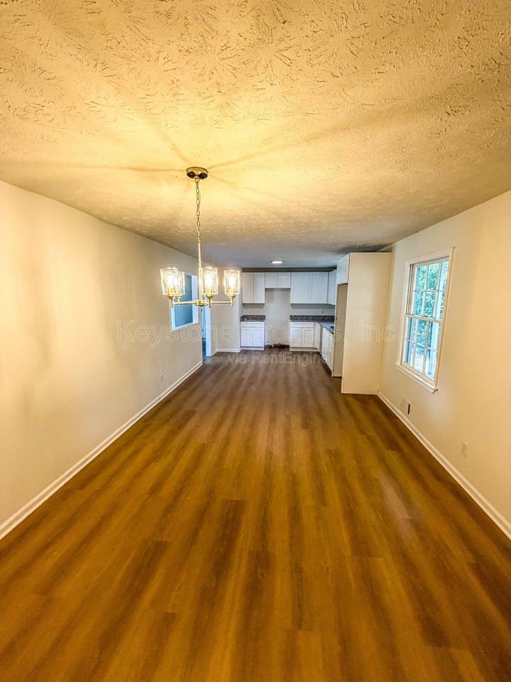 427 Birch Ln Se - Photo 4 of 9