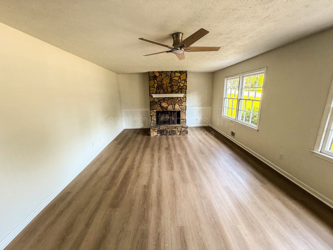 427 Birch Ln Se - Photo 5 of 9