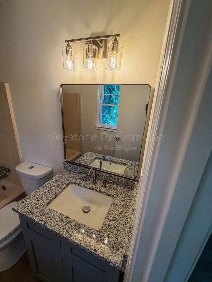 427 Birch Ln Se - Photo 7 of 9