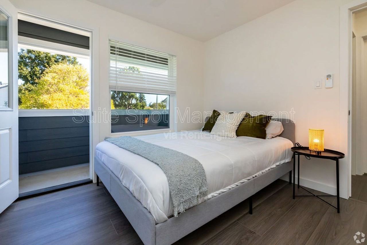 209 Madison Ave #B3 - Photo 2 of 9