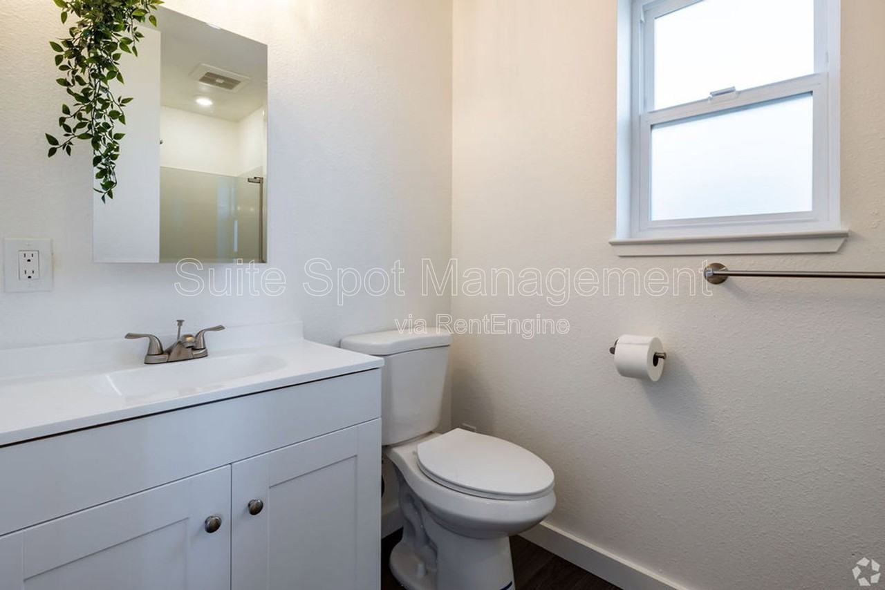 209 Madison Ave #B3 - Photo 3 of 9