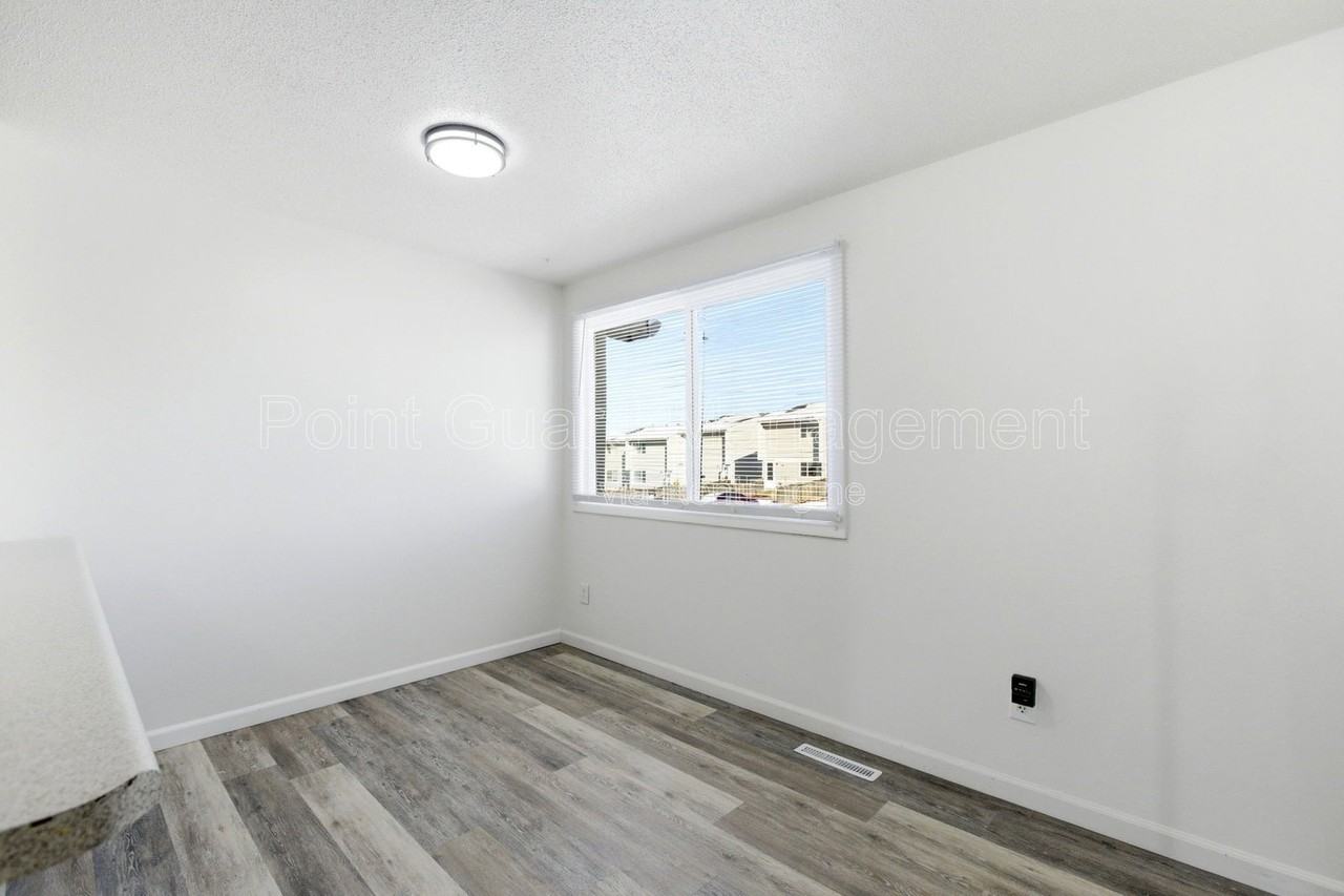 1902 S Cleveland Ave - Photo 4 of 27