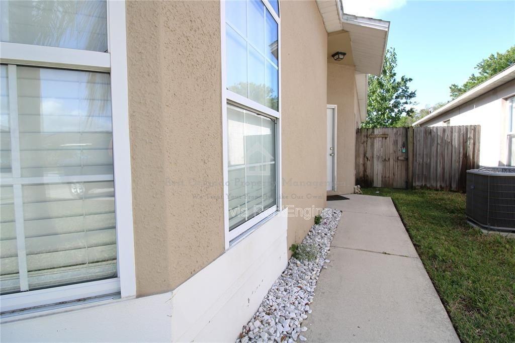 464 Briar Bay Cir - Photo 2 of 26