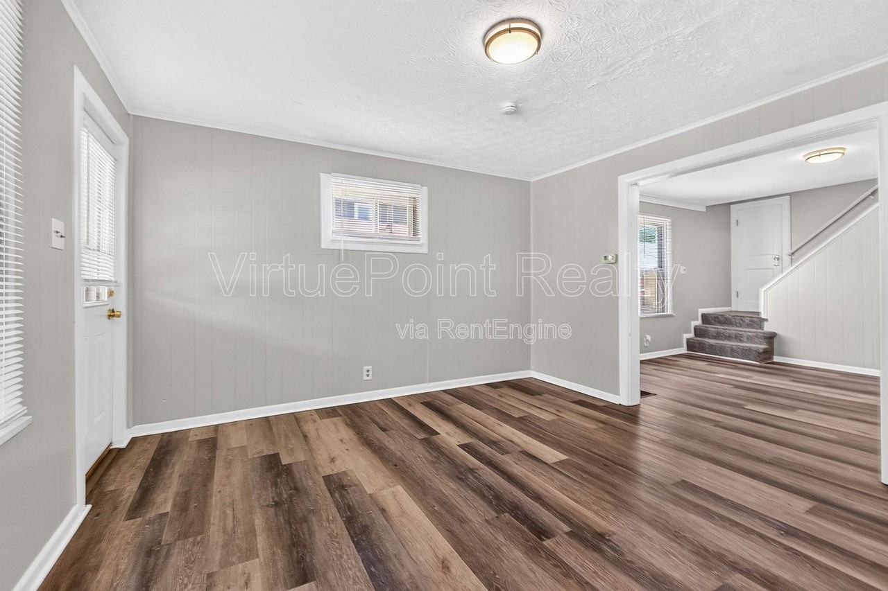 329 S Wayne Ave - Photo 5 of 19
