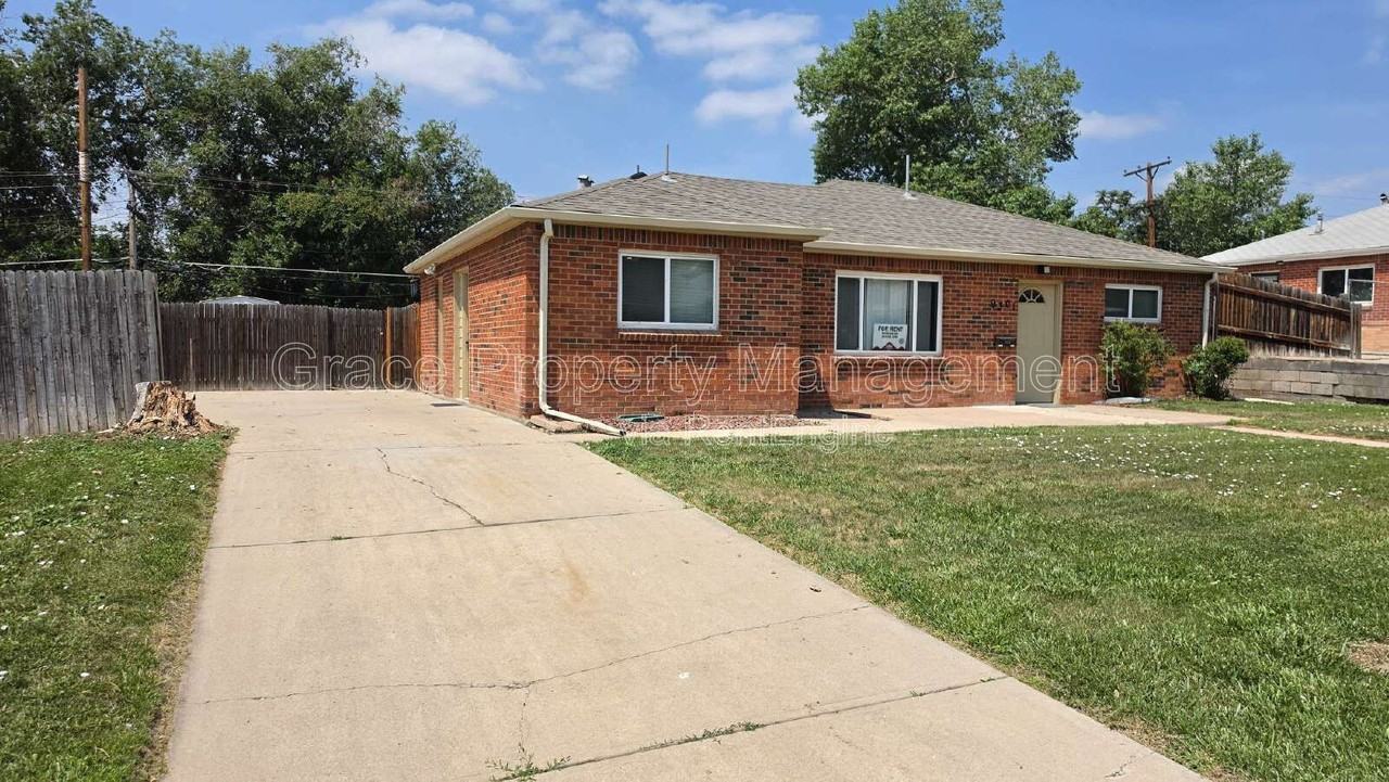9301 Ellen Ct - Photo 2 of 21