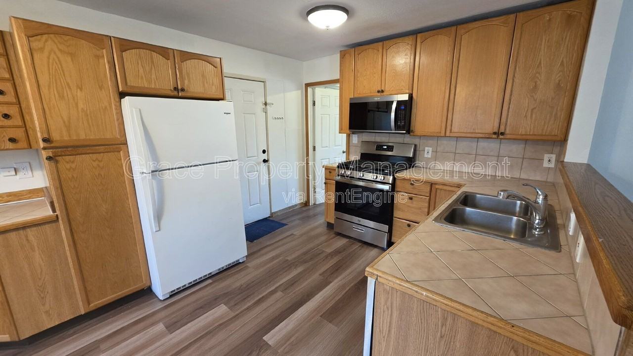9301 Ellen Ct - Photo 5 of 21