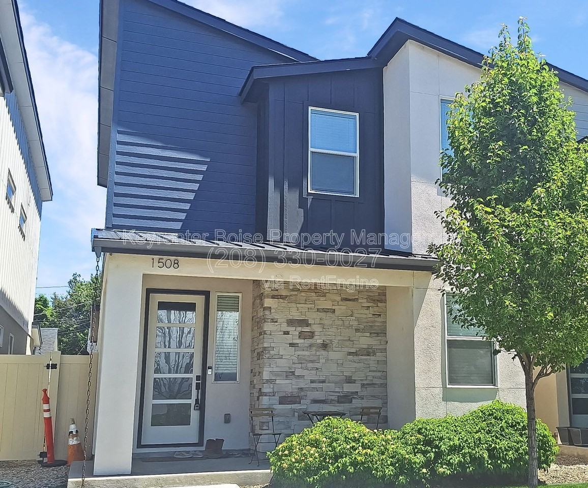 1508 S Oakland Ave - Photo 2 of 3