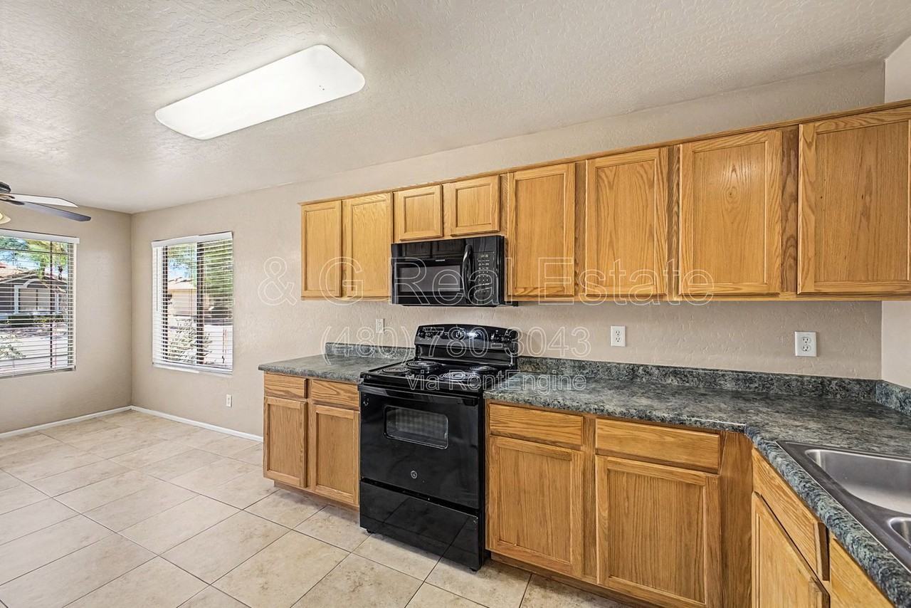 13153 W Mauna Loa Ln - Photo 7 of 26