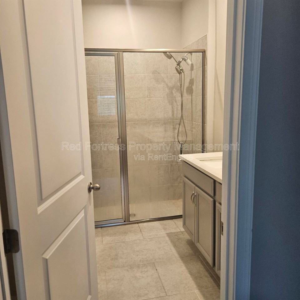 10333 Bonavie Cove Dr - Photo 4 of 8