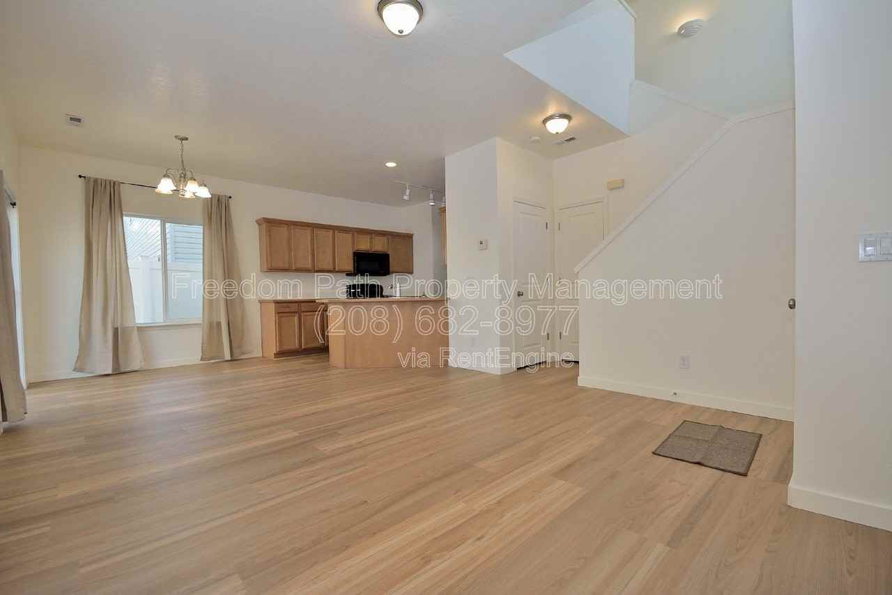 7830 N Mather Ct - Photo 4 of 26