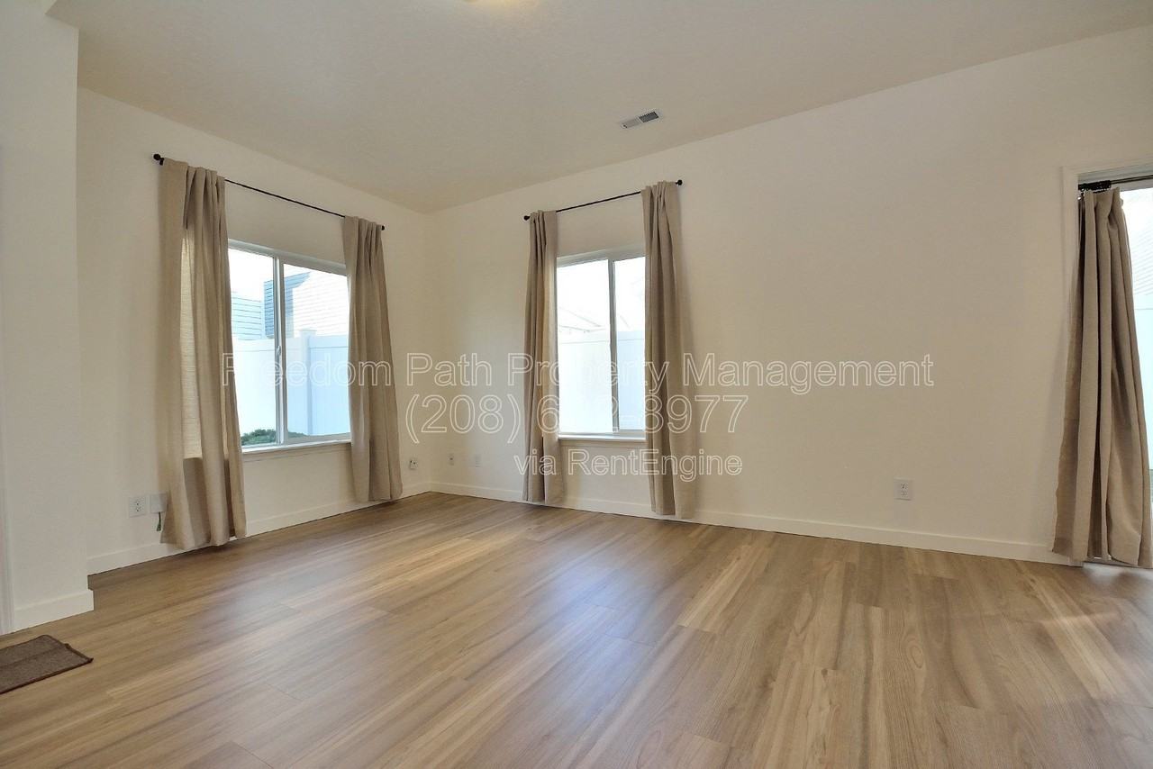7830 N Mather Ct - Photo 6 of 26