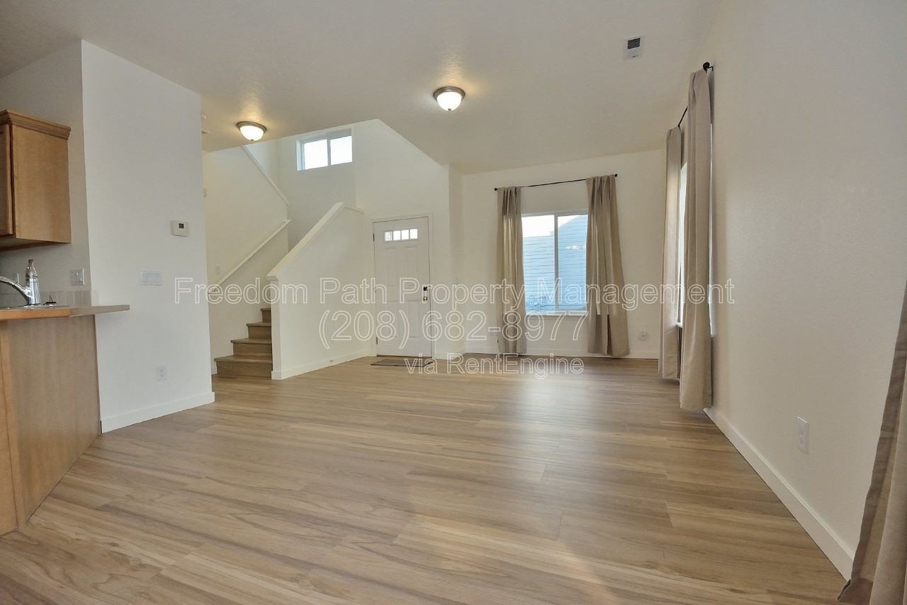 7830 N Mather Ct - Photo 7 of 26