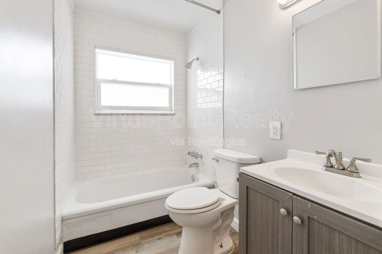 390 S Powell Ave - Photo 3 of 22