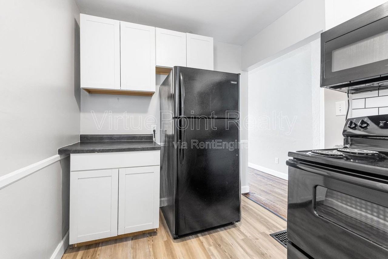 390 S Powell Ave - Photo 6 of 22