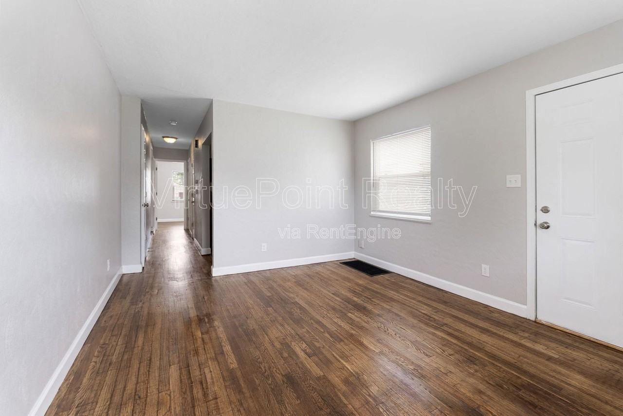 390 S Powell Ave - Photo 7 of 22