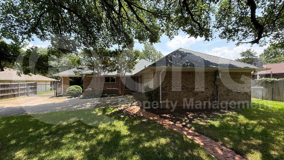 1114 Valerie Dr - Photo 3 of 22