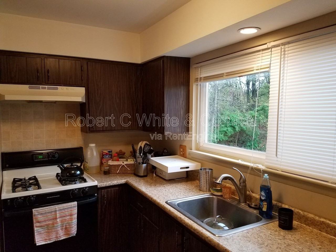 35 Glenview Dr - Photo 3 of 8