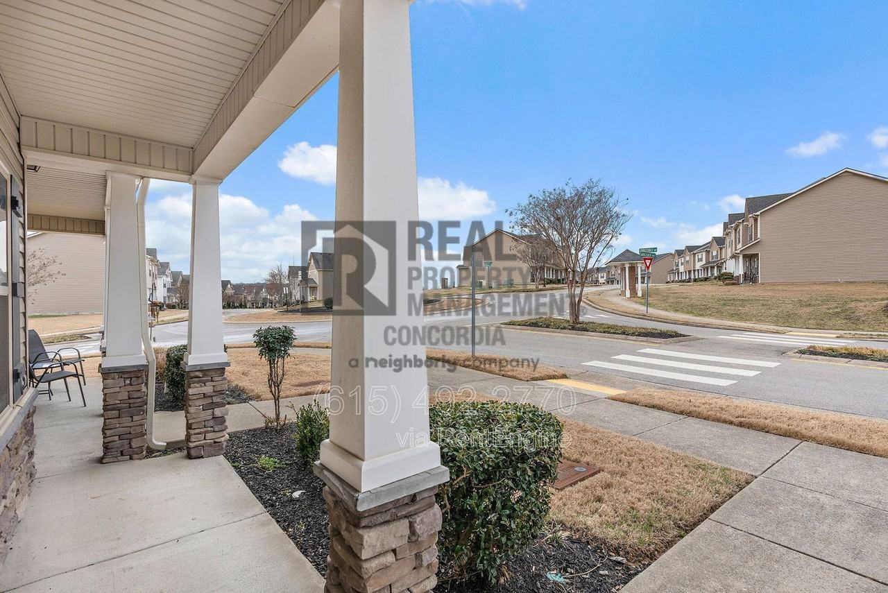 1702 Sprucedale Dr - Photo 4 of 22