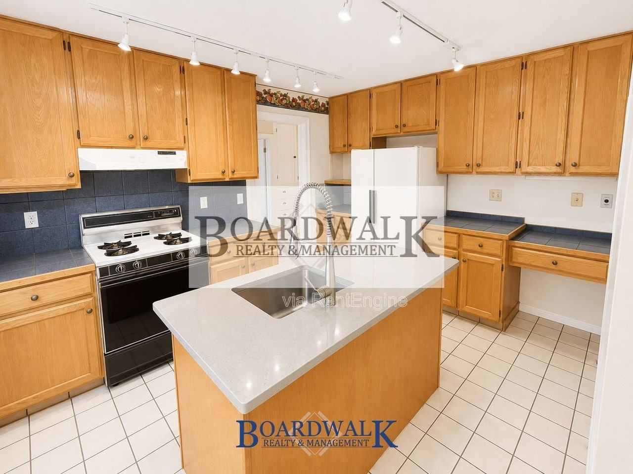 738 S 1300 E #4 - Photo 6 of 18