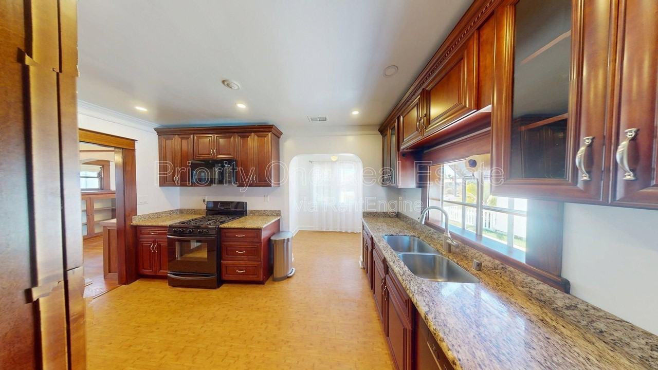 3339 33rd St - Photo 6 of 22