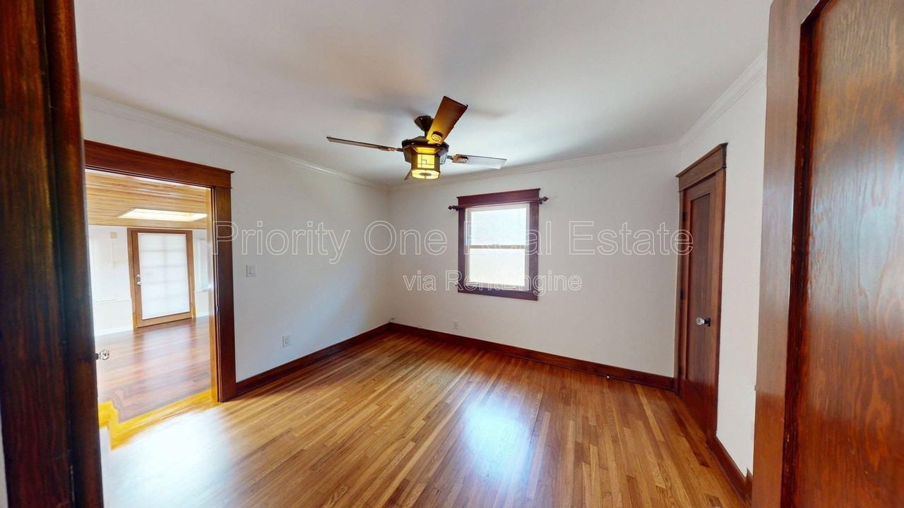 3339 33rd St - Photo 7 of 22