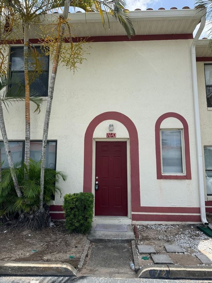 1643 Sandy Point Sq #72 - Photo 2 of 25