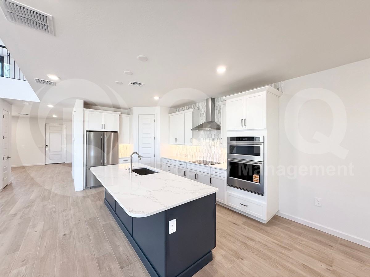 10042 S 23rd Ln - Photo 4 of 46