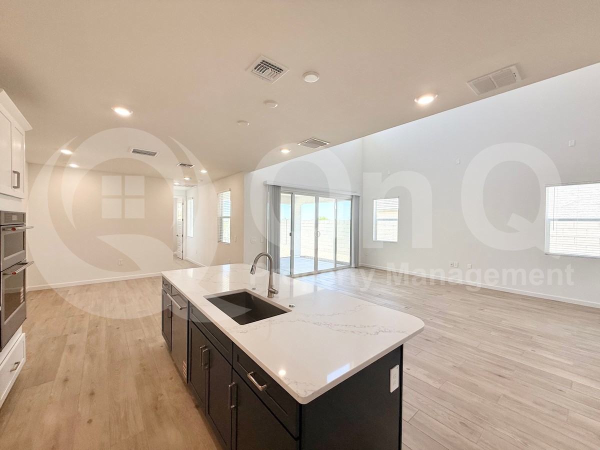 10042 S 23rd Ln - Photo 5 of 46