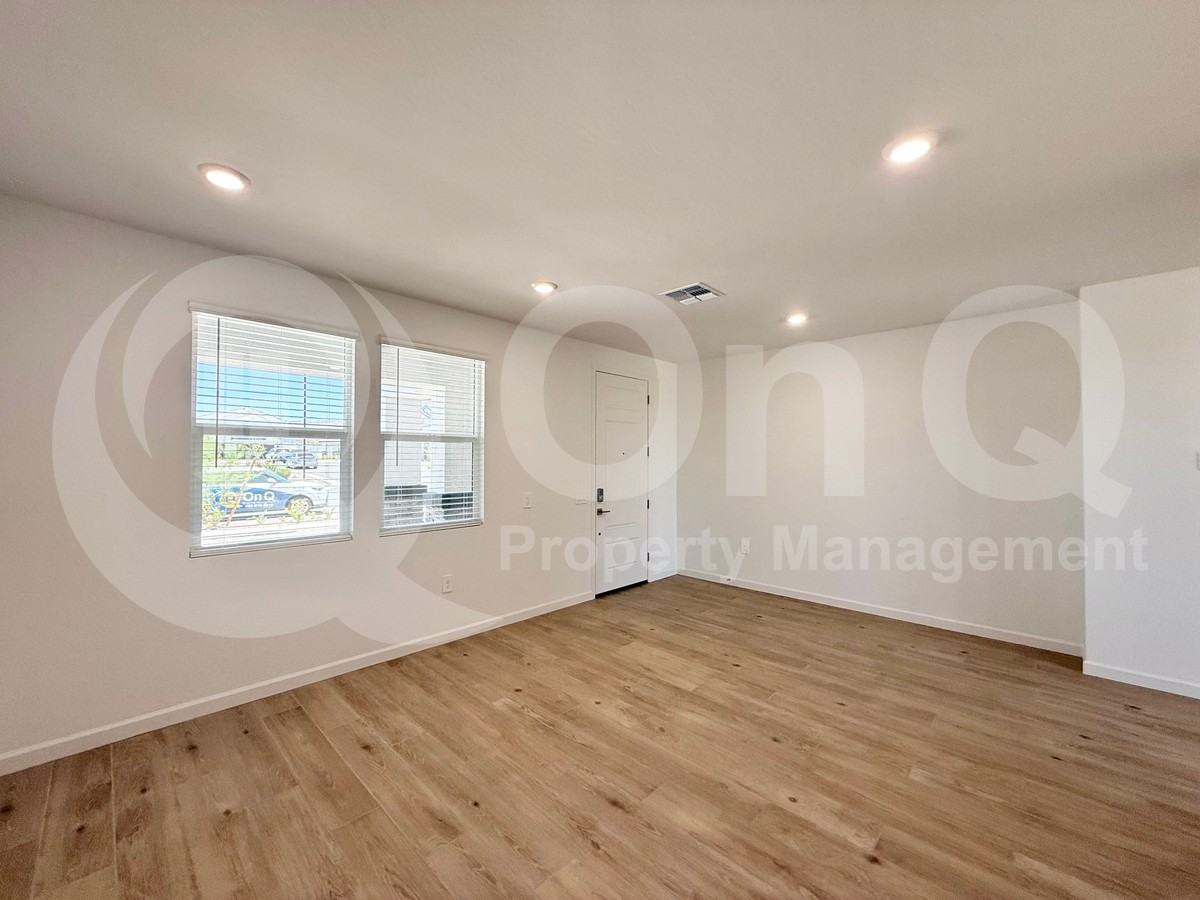 10042 S 23rd Ln - Photo 6 of 46