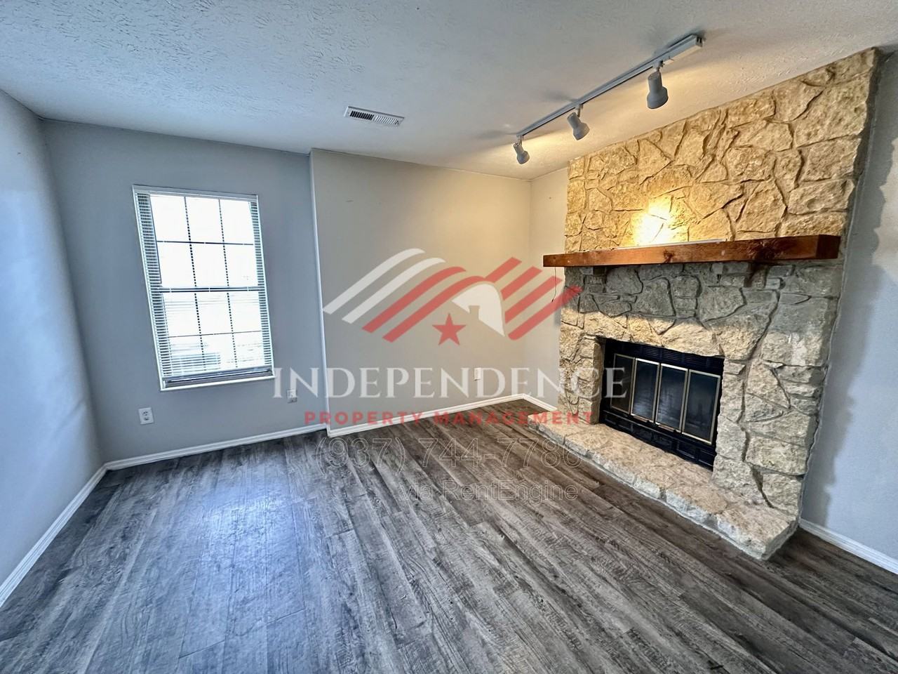 2385 Fieldstone Cir - Photo 3 of 18