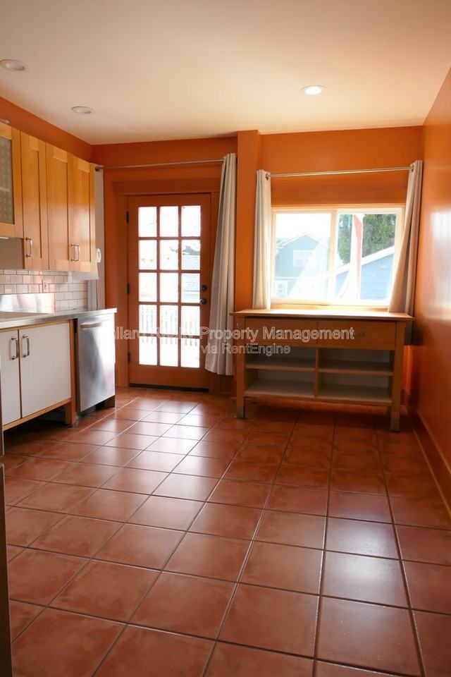 3215 Nw 61st St - Photo 6 of 21