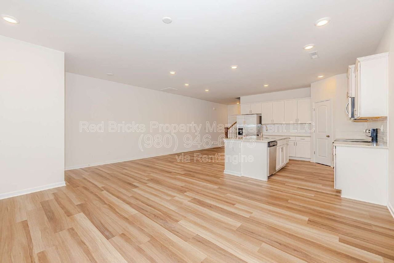 317 Planters Trace Ln - Photo 7 of 30